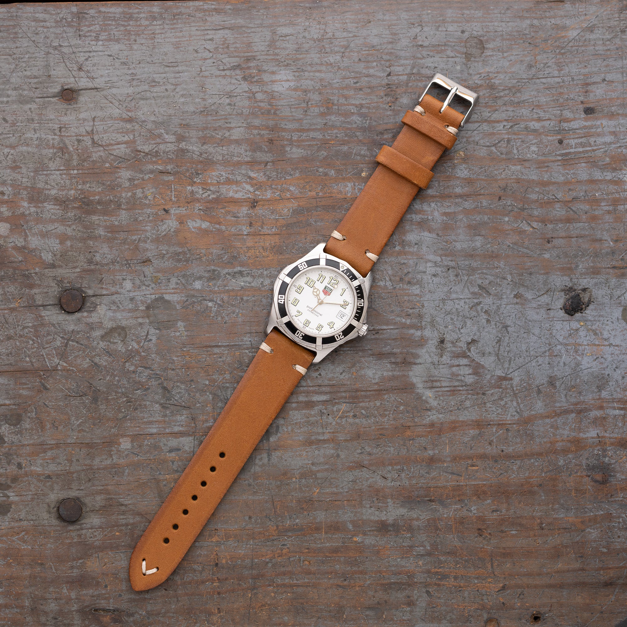 Vintage leather clearance strap watch